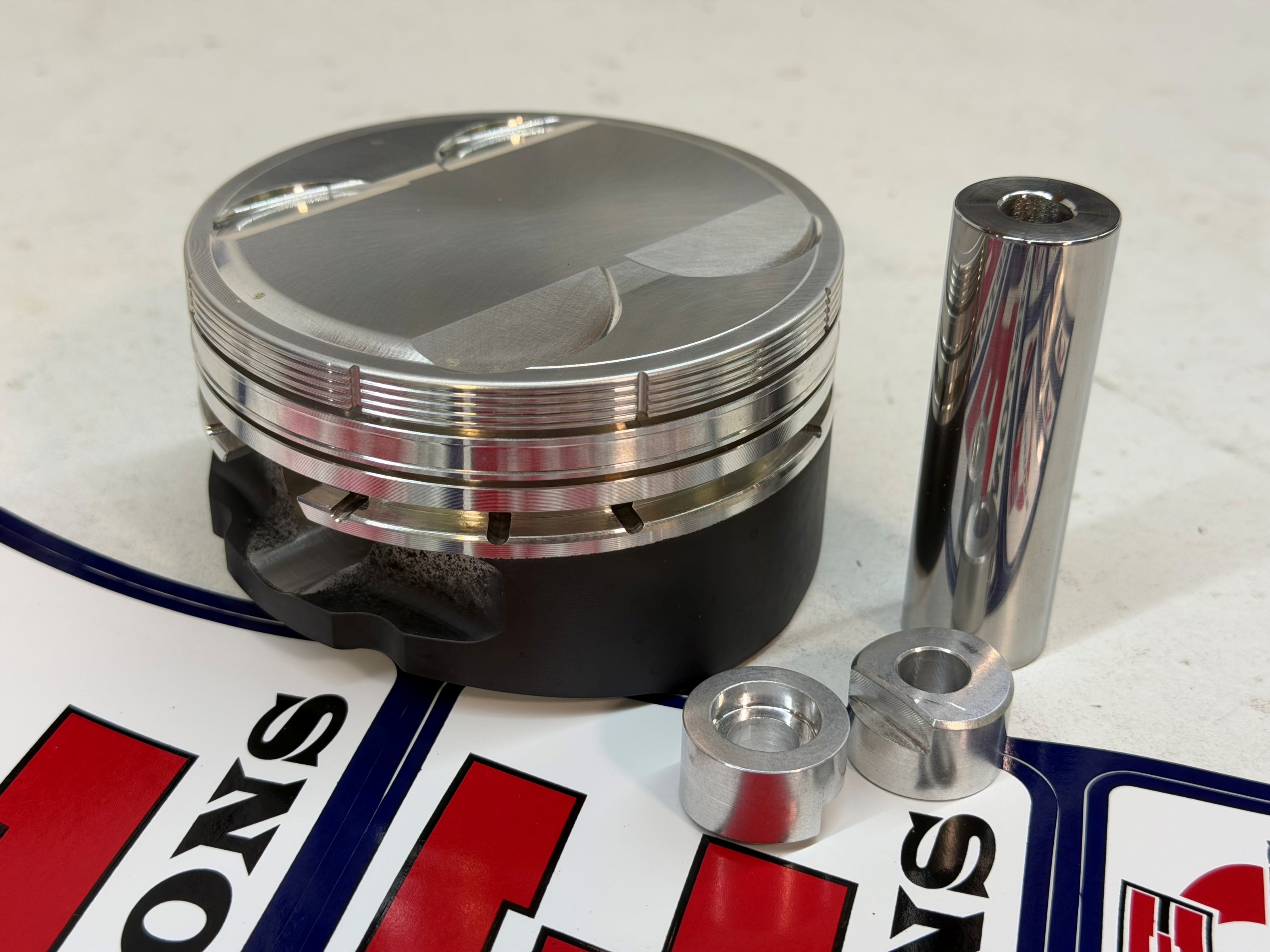 JE VK56DE Piston Set